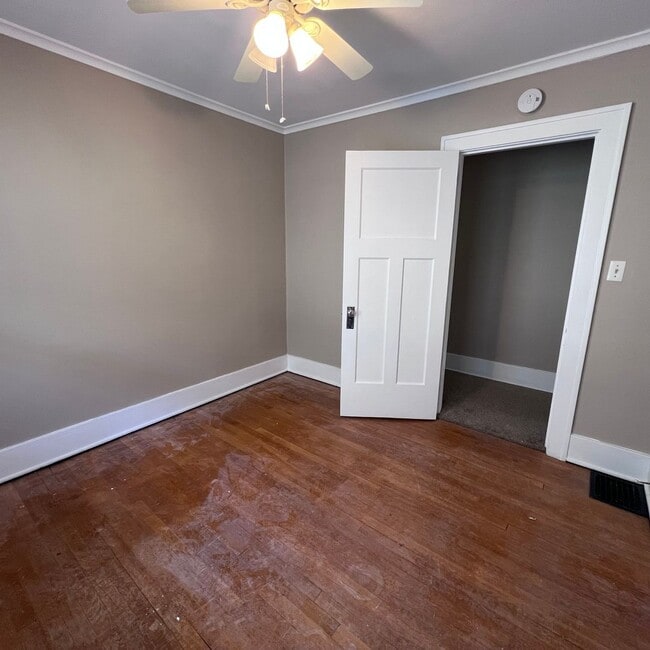 Building Photo - 3 Bedroom Duplex on a Brick Cul-de-sac, Blocks From Eastown and Cherry Hill!