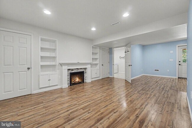 Building Photo - 335 Cindy Dr