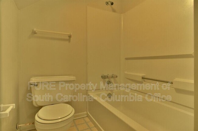 Building Photo - 517 Sparkleberry Ln