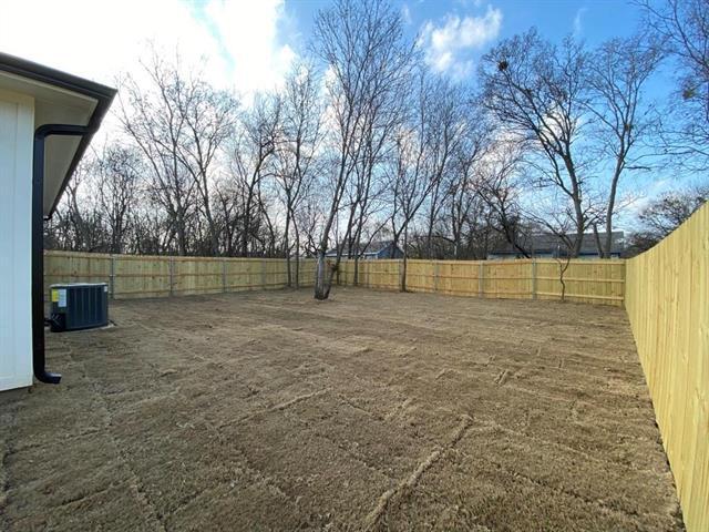 Building Photo - 106 W 17th Ave