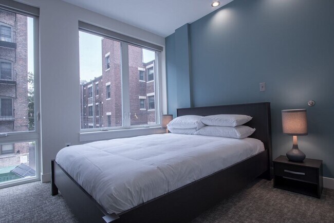 Building Photo - 900 Beacon St