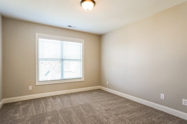 Building Photo - 56 Oakton Dr