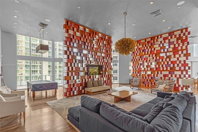 Building Photo - 1300 Brickell Bay Dr