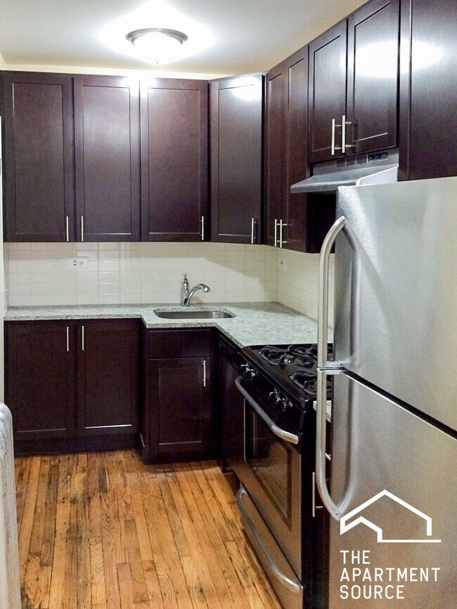 Building Photo - 516 W Cornelia Ave