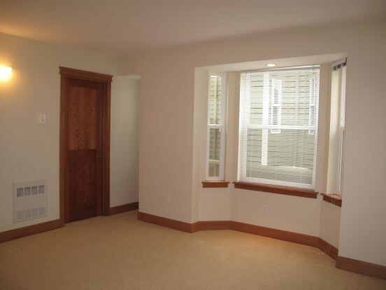 Building Photo - Gorgeous 3 bed/3.5 bath Queen Anne Townhouse!