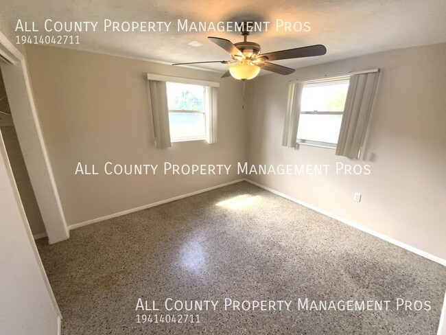 Building Photo - Pet Friendly / Central A/C / Carport / Lau...