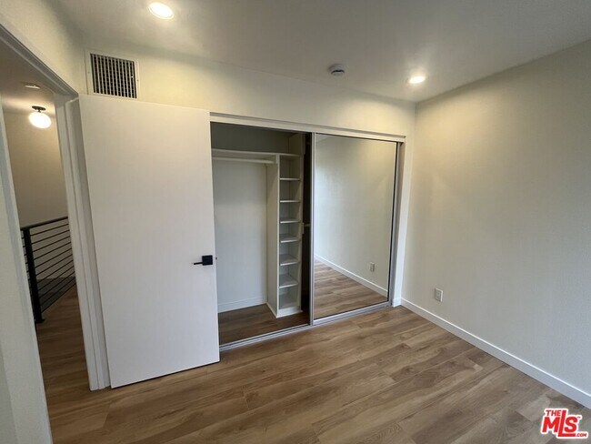 Building Photo - 960 N San Vicente Blvd
