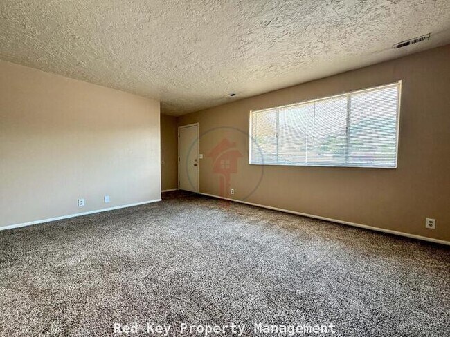 Building Photo - 615 E Smelter Rd