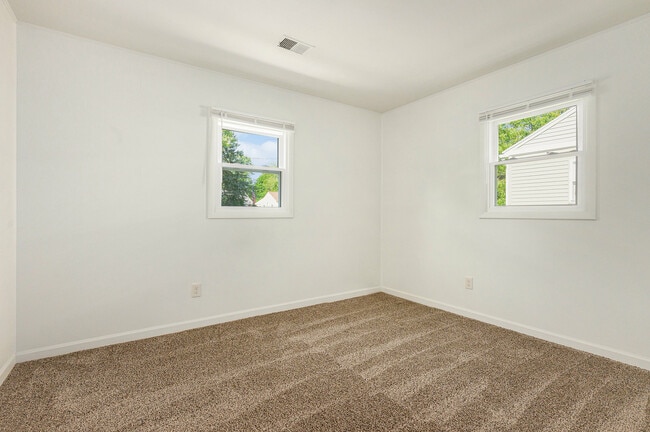 Building Photo - 728 Sunnock Ave