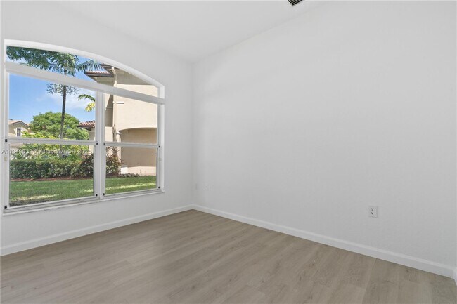 Building Photo - 3956 NE 11th Dr
