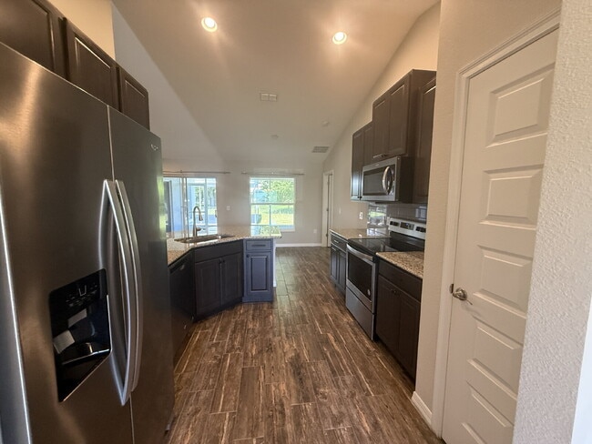 Building Photo - Beautiful and Spacious 3/2 with Separate Entrance 1/1 In-Law Suite, RV Parking