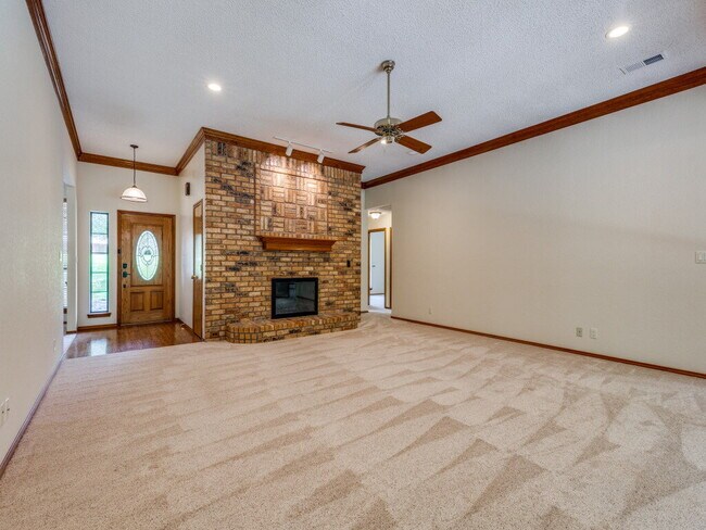 Building Photo - 119 Deer Creek Dr