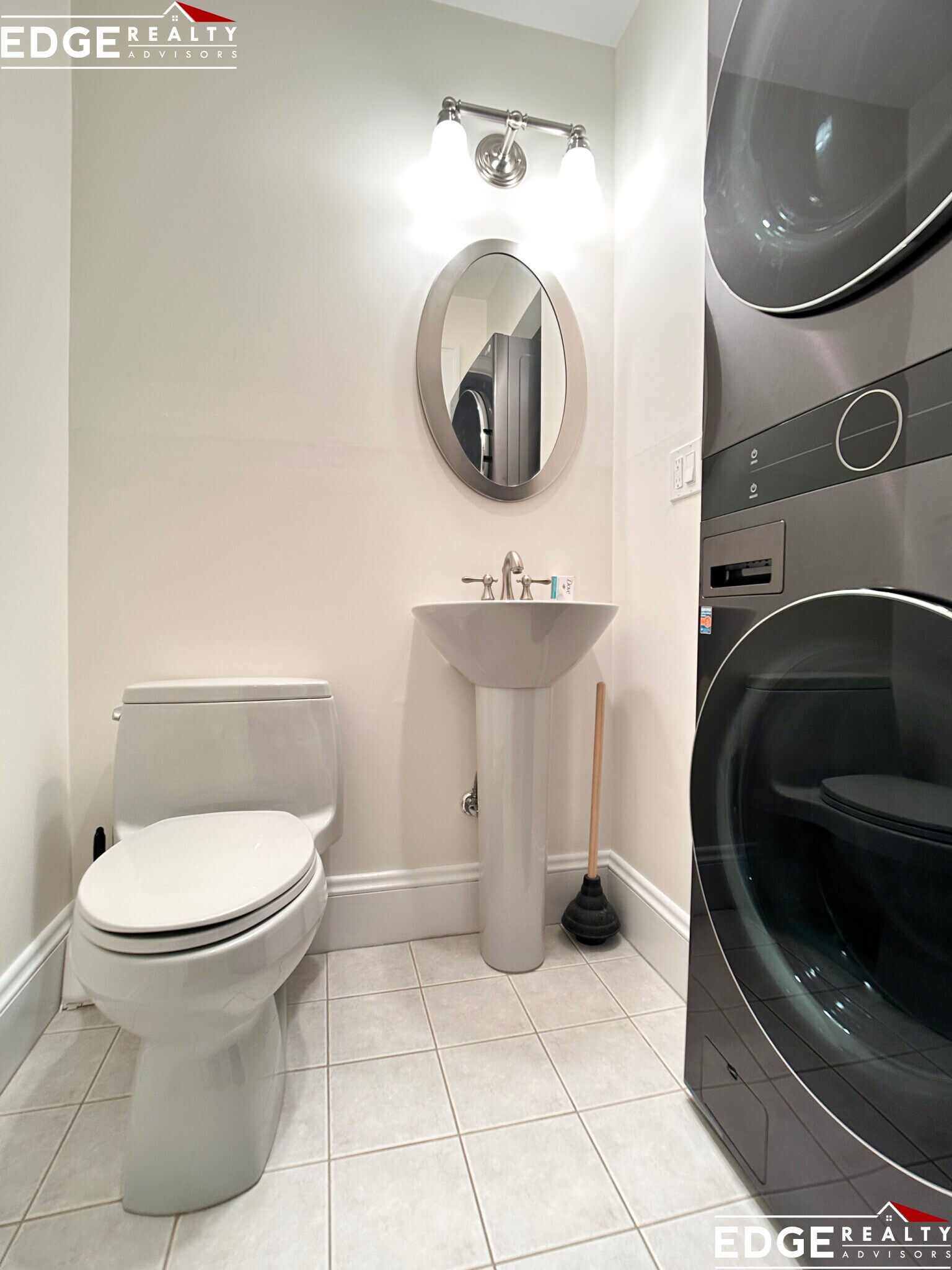 Building Photo - 43 Carlton St