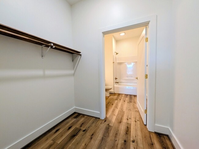 Building Photo - 5900 Fort Ave