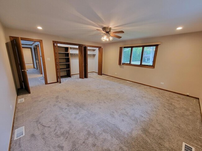 Building Photo - 3483 S Shore Dr