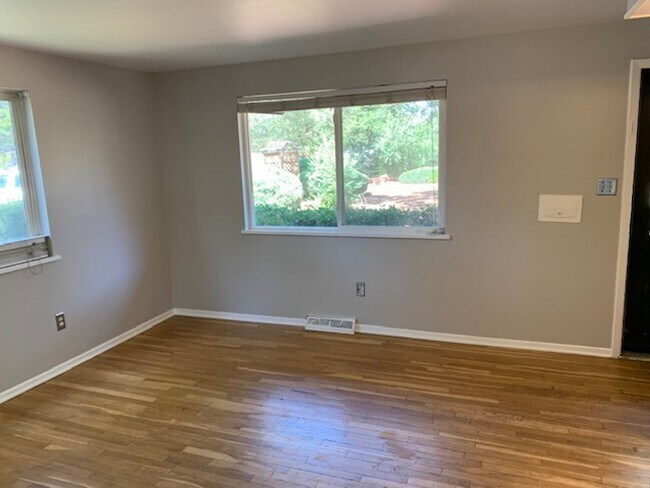 Building Photo - Private 2-Story End Unit