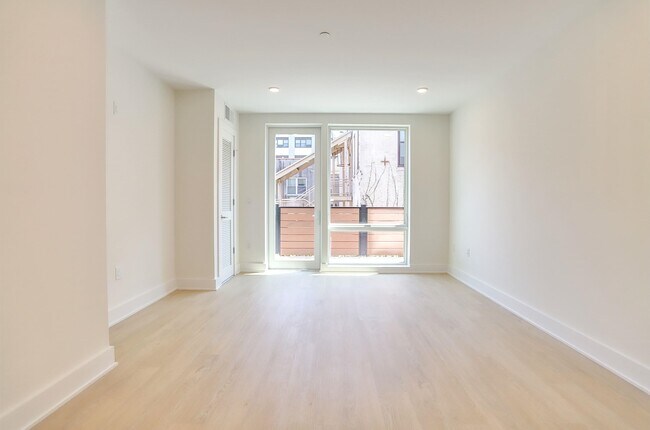 Building Photo - 303 Madison St