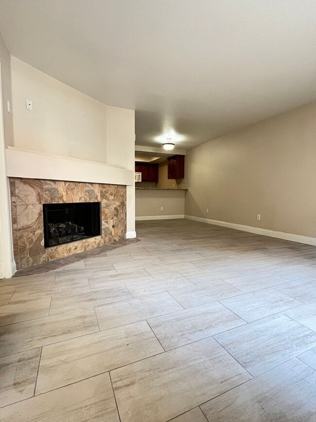 Building Photo - BEAUTIFULLY UPGRADED 1 STORY CONDO