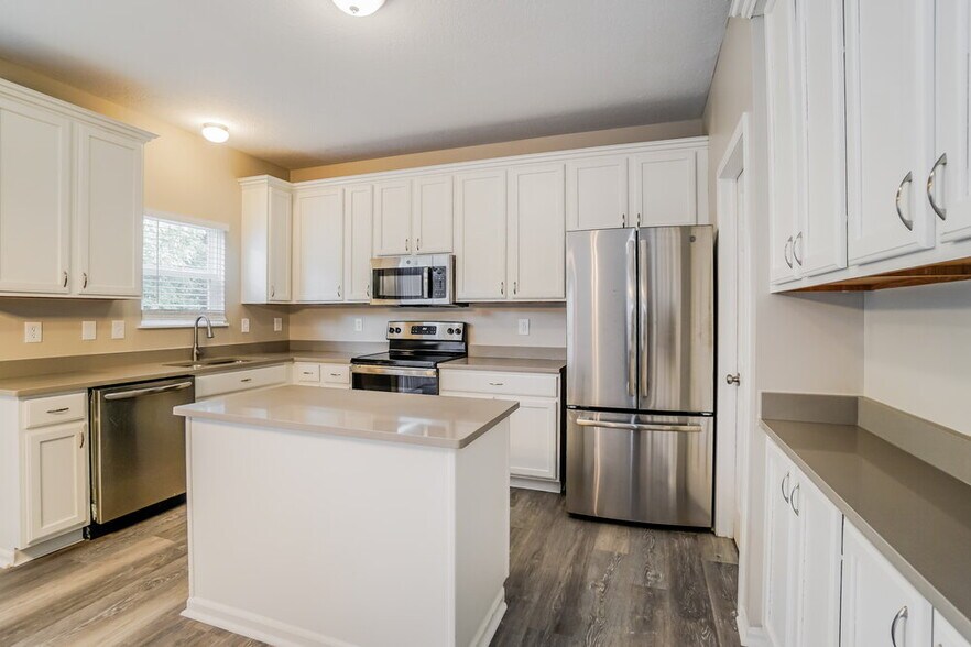 Building Photo - 985 Preble Dr