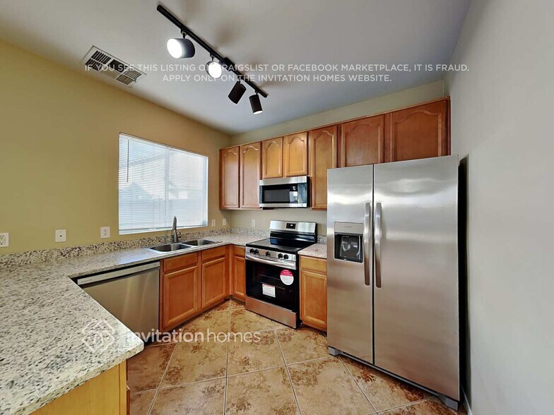 Building Photo - 4122 W Irwin Ave