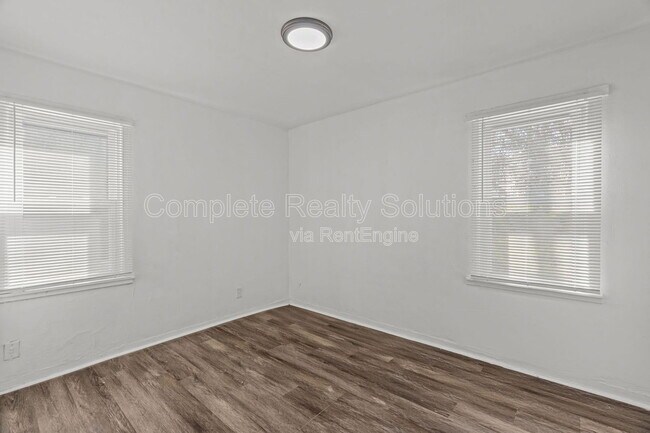 Building Photo - 9823 Winkler Dr