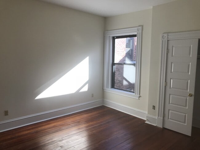 Building Photo - 1469 Beacon St