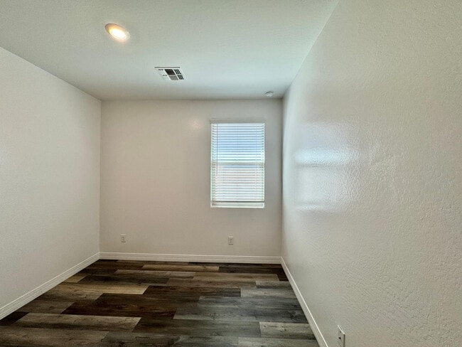 Building Photo - 9006 W Rancho Dr