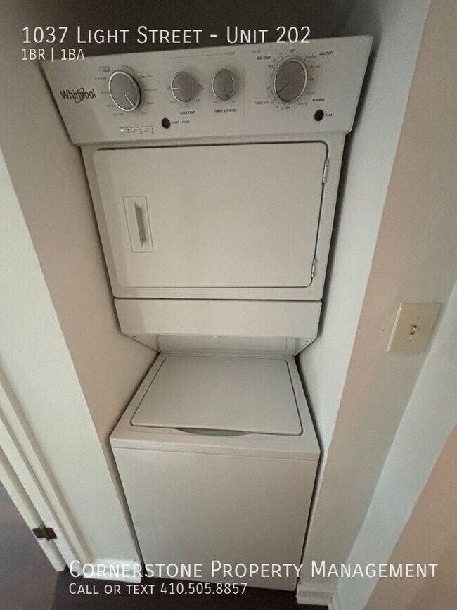 Building Photo - 1037 Light St