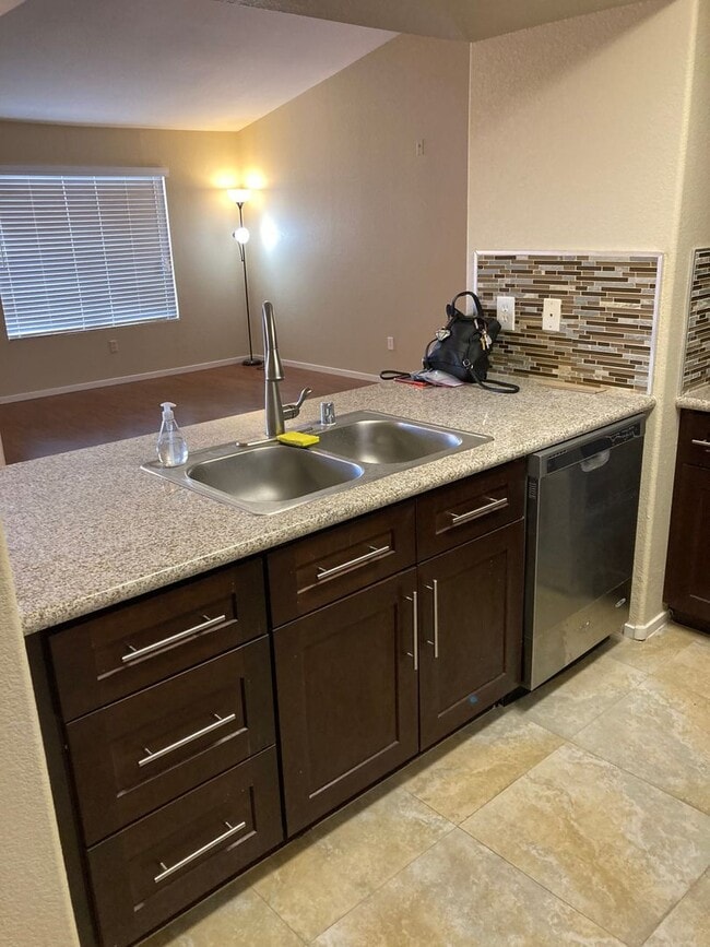 Building Photo - Gated community just minutes south of the strip, 2br/2bath, 2nd floor condo.