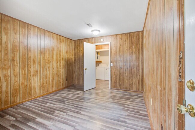 Building Photo - 1908 Swift Ave