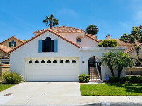 Building Photo - 4 BEDROOM / 3 BATHROOM HOUSE - CORONADO CAYS