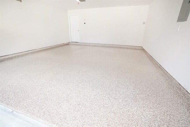 Building Photo - 403 Mystic Glen Loop