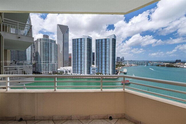 Building Photo - 888 Brickell Key Dr