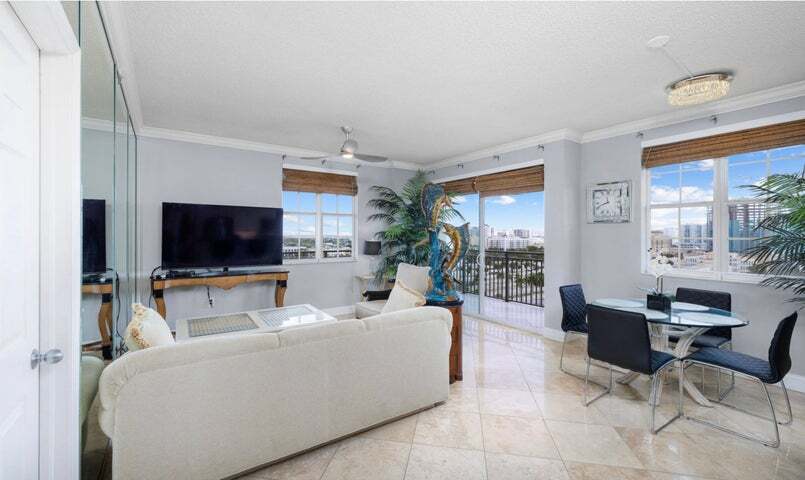 Building Photo - 616 Clearwater Park Rd