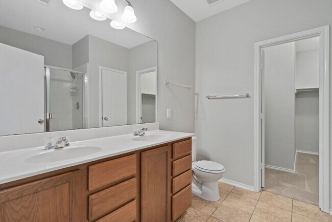 Building Photo - 1132 Hyde Park Dr