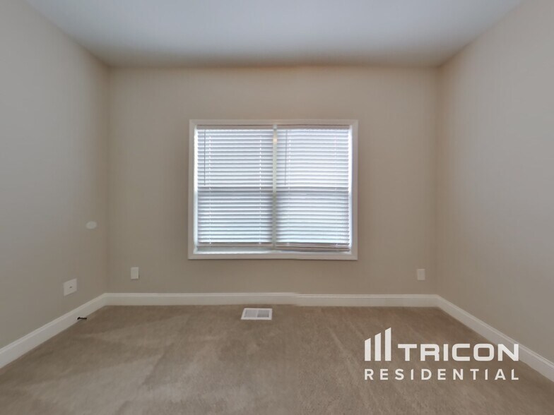 Building Photo - 124 Kings Crossing Ct