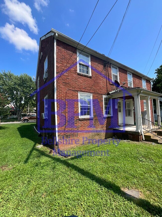 Building Photo - 908 Berry St