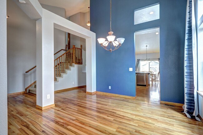 Building Photo - Canterberry Crossing Parker CO 4 bed 3 bat...