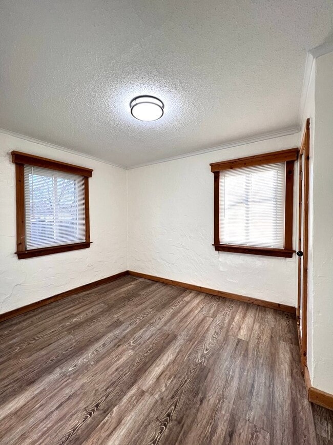 Building Photo - Adorable Cottage on Lytle