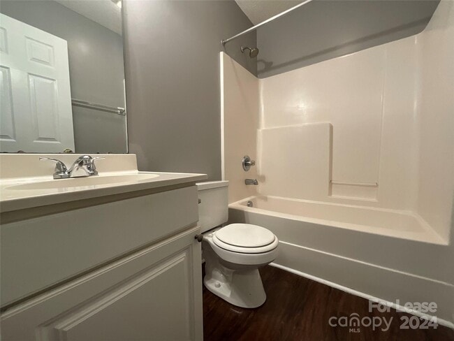 Building Photo - 206 W 15th St