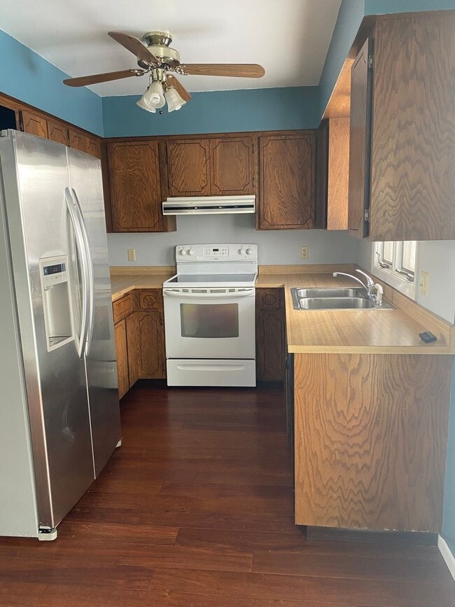 Building Photo - Charming Home w/ Spacious, Fenced yard