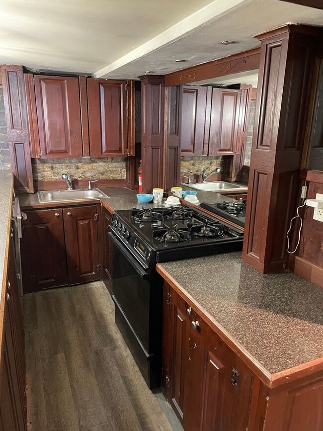 Building Photo - Cozy 1 Bedroom 1 Bathroom Basement Unit!