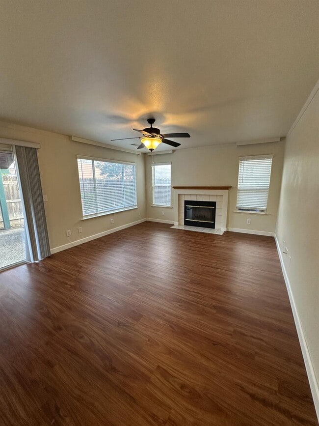 Building Photo - 273 W Cromwell Ave