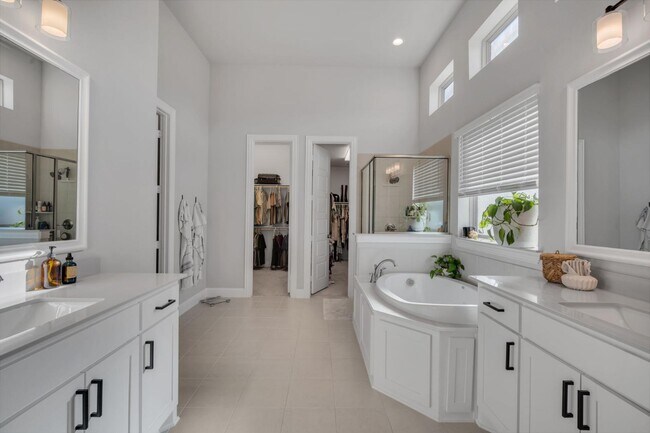 Building Photo - 4409 Dandelion Ln