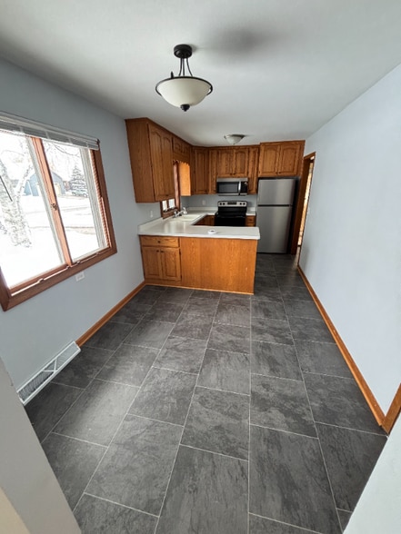 Building Photo - 229 S Kranz Ave