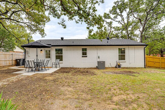 Building Photo - 4211 Coronet Ln