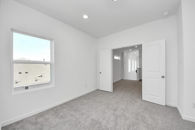 Building Photo - 27111 Blue Pool Dr