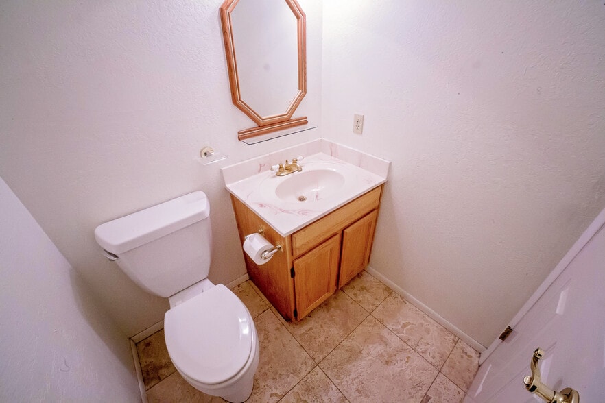 Building Photo - 2562 N Fox Run Dr