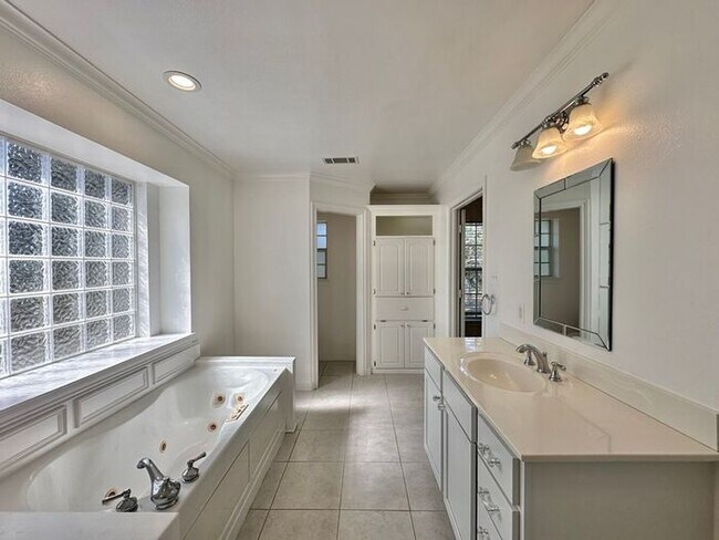 Building Photo - Tour Today! 3/2/2 On 1 Acre in Brownsboro!