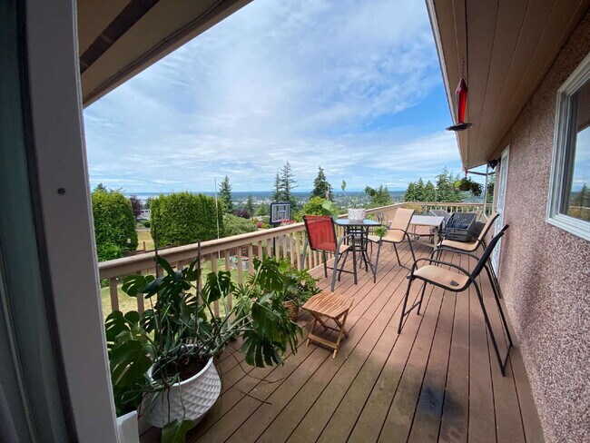Building Photo - Spectacular Panoramic View at this 5-bed, ...